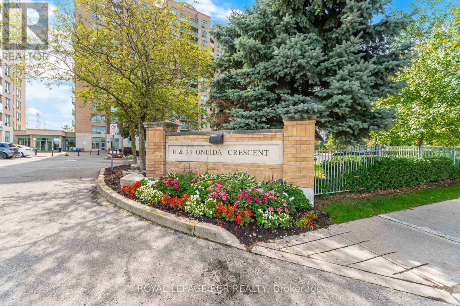 301 - 11 Oneida Crescent, Richmond Hill, Ontario  L4B 0A1 - Photo 1 - N12435361