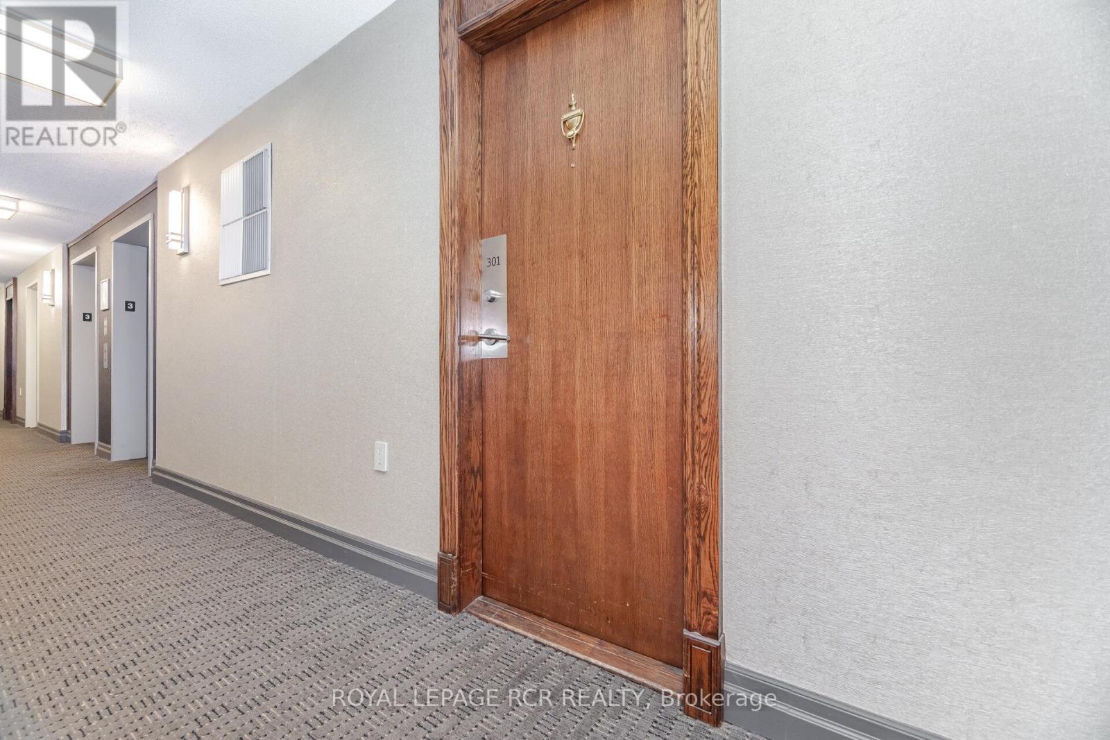 301 - 11 Oneida Crescent, Richmond Hill, Ontario  L4B 0A1 - Photo 17 - N12435361