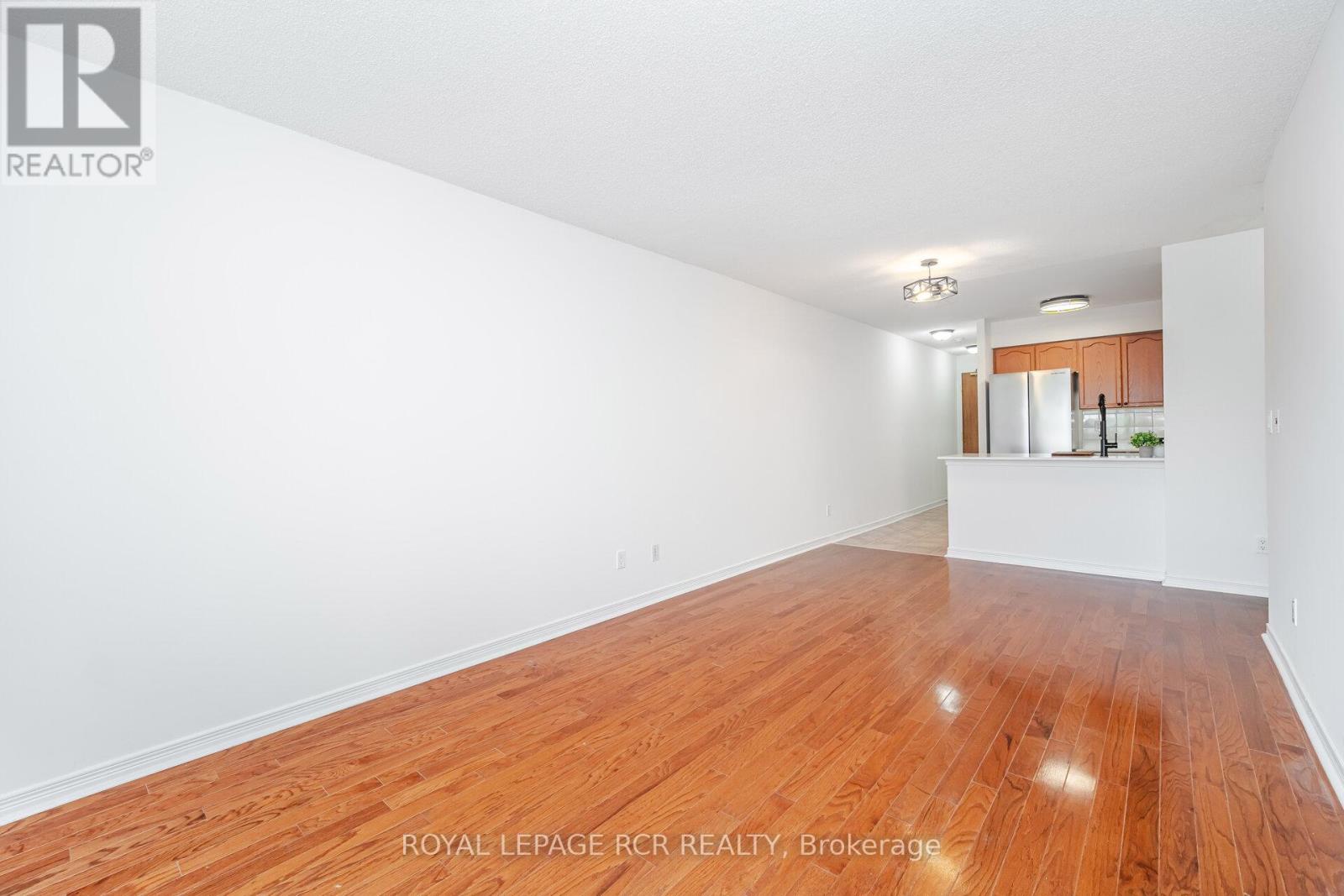 301 - 11 Oneida Crescent, Richmond Hill, Ontario  L4B 0A1 - Photo 8 - N12435361