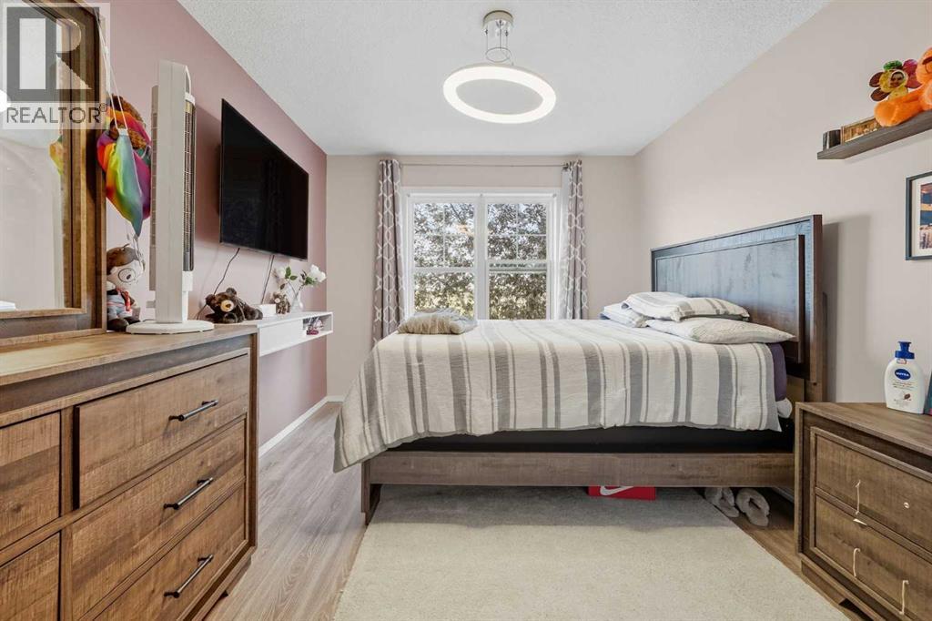 215 Mckenzie Towne Gate Se, Calgary, Alberta  T2Z 4G2 - Photo 12 - A2259893