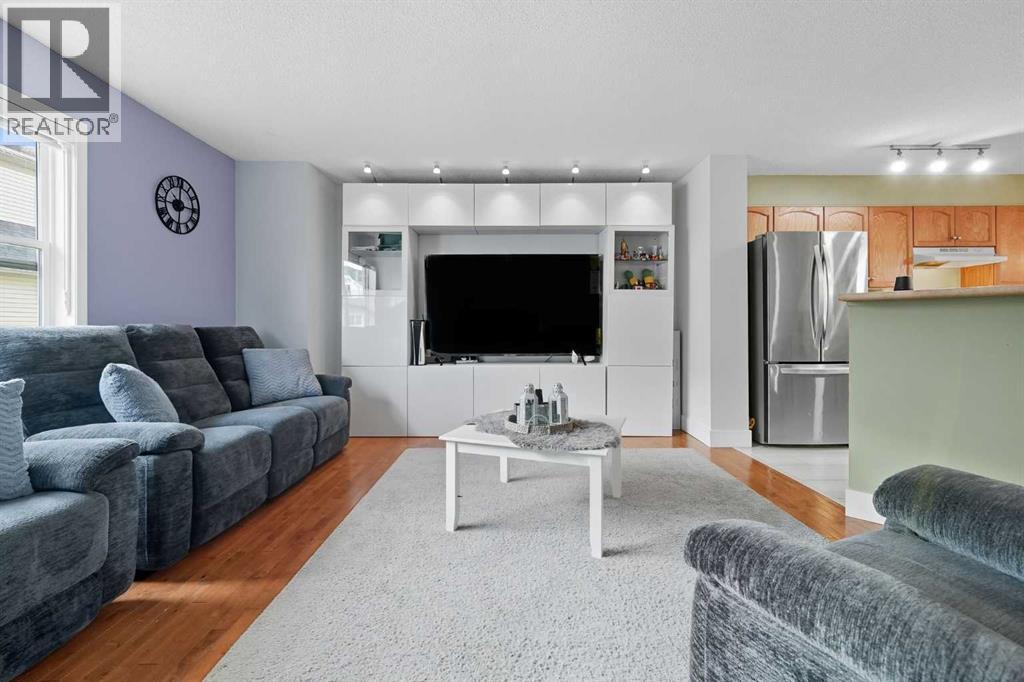 215 Mckenzie Towne Gate Se, Calgary, Alberta  T2Z 4G2 - Photo 5 - A2259893