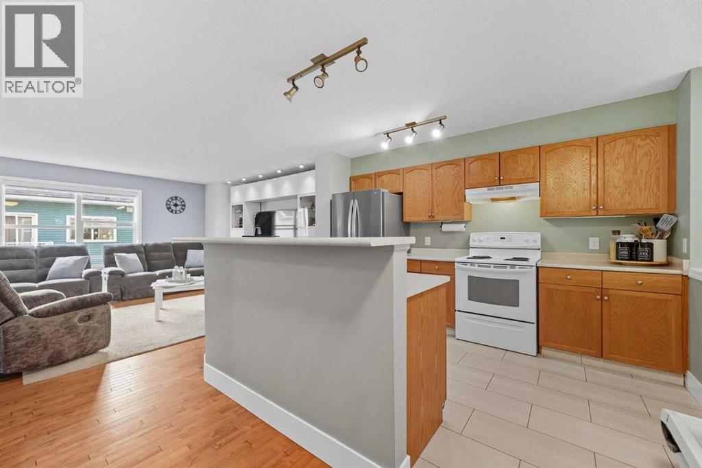 215 Mckenzie Towne Gate Se, Calgary, Alberta  T2Z 4G2 - Photo 7 - A2259893