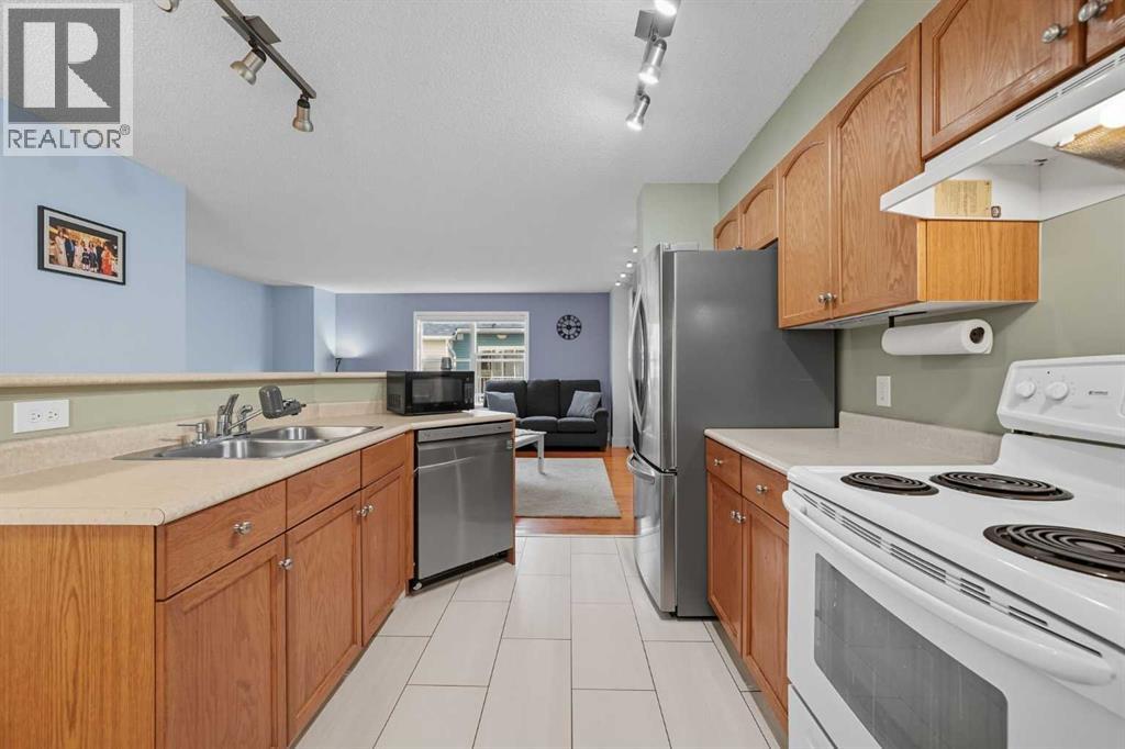 215 Mckenzie Towne Gate Se, Calgary, Alberta  T2Z 4G2 - Photo 9 - A2259893