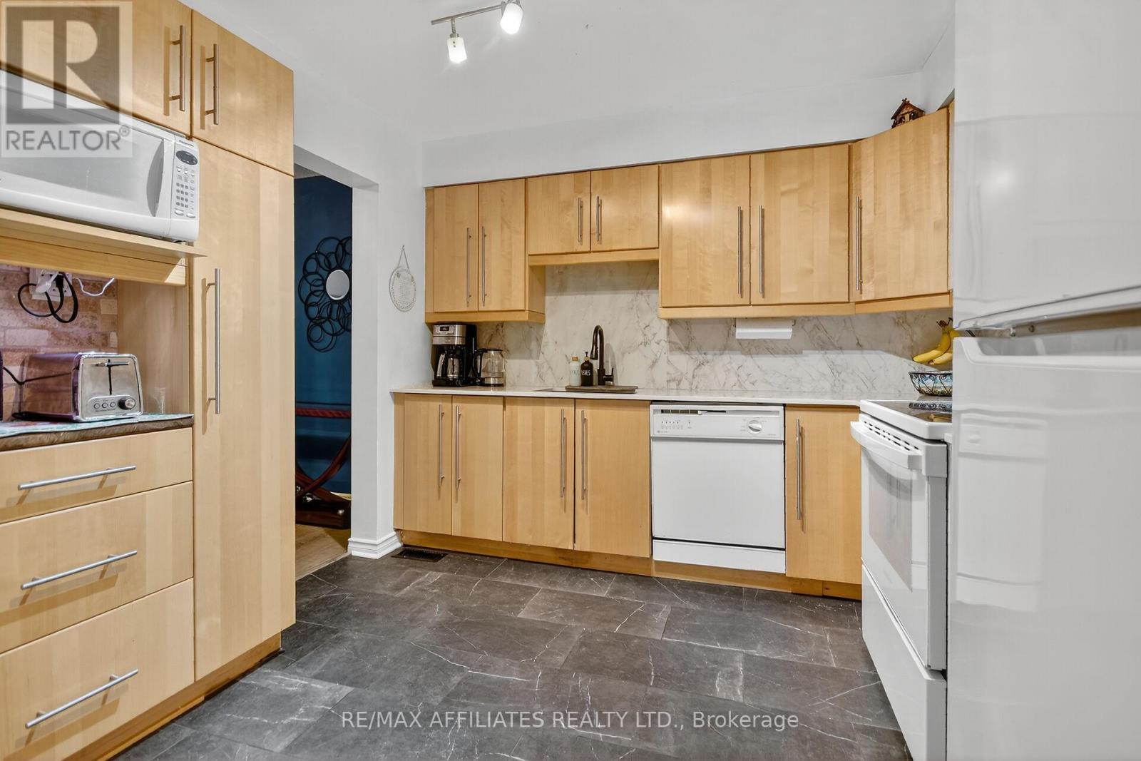17 - 73 Clarkson Crescent, Ottawa, Ontario  K2L 3C9 - Photo 3 - X12435414