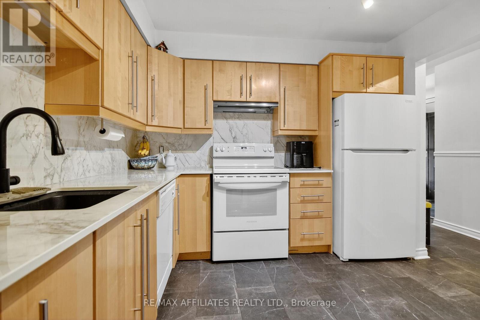 17 - 73 Clarkson Crescent, Ottawa, Ontario  K2L 3C9 - Photo 4 - X12435414