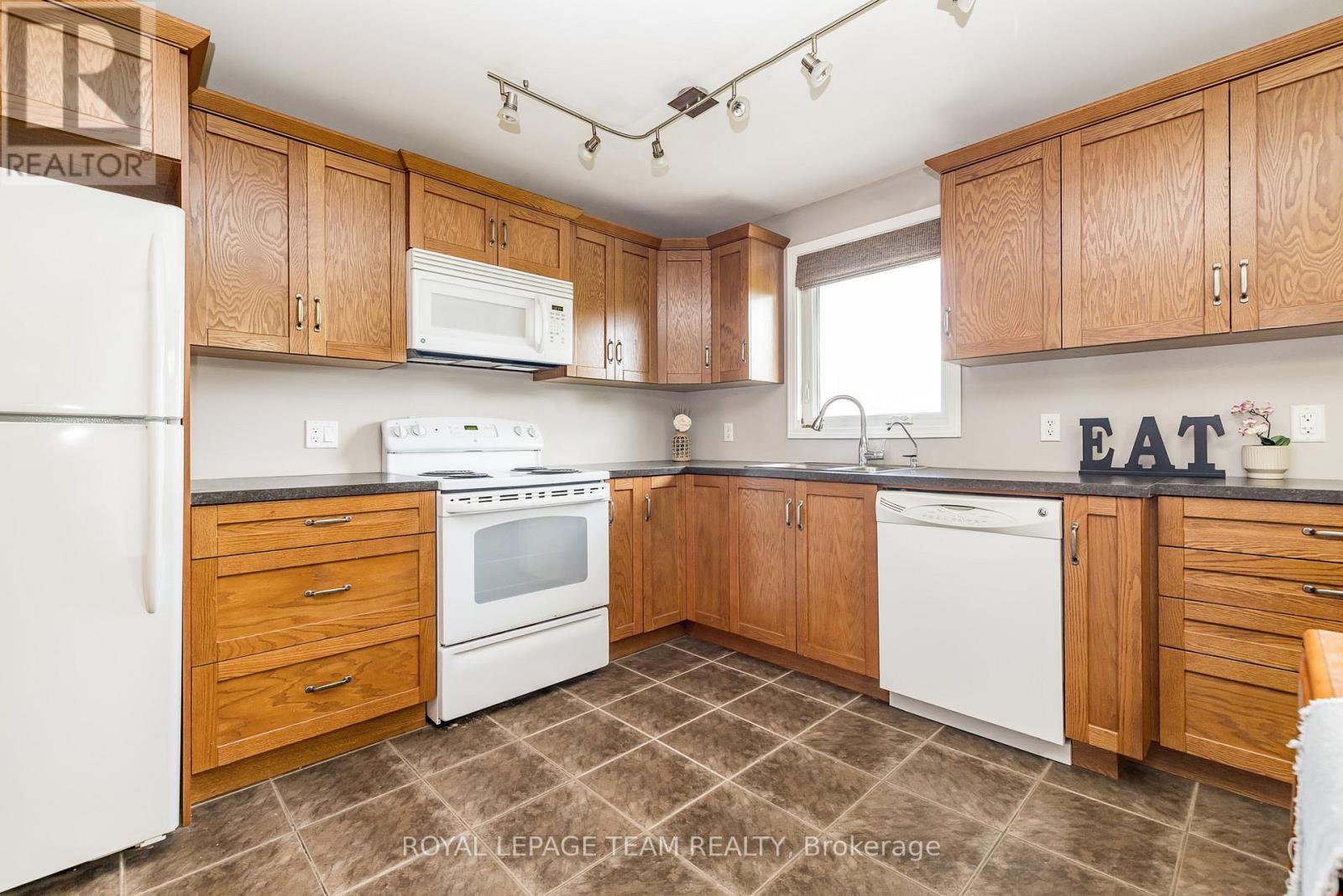1234 Kinburn Side Road, Ottawa, Ontario  K0A 3M0 - Photo 13 - X12435423