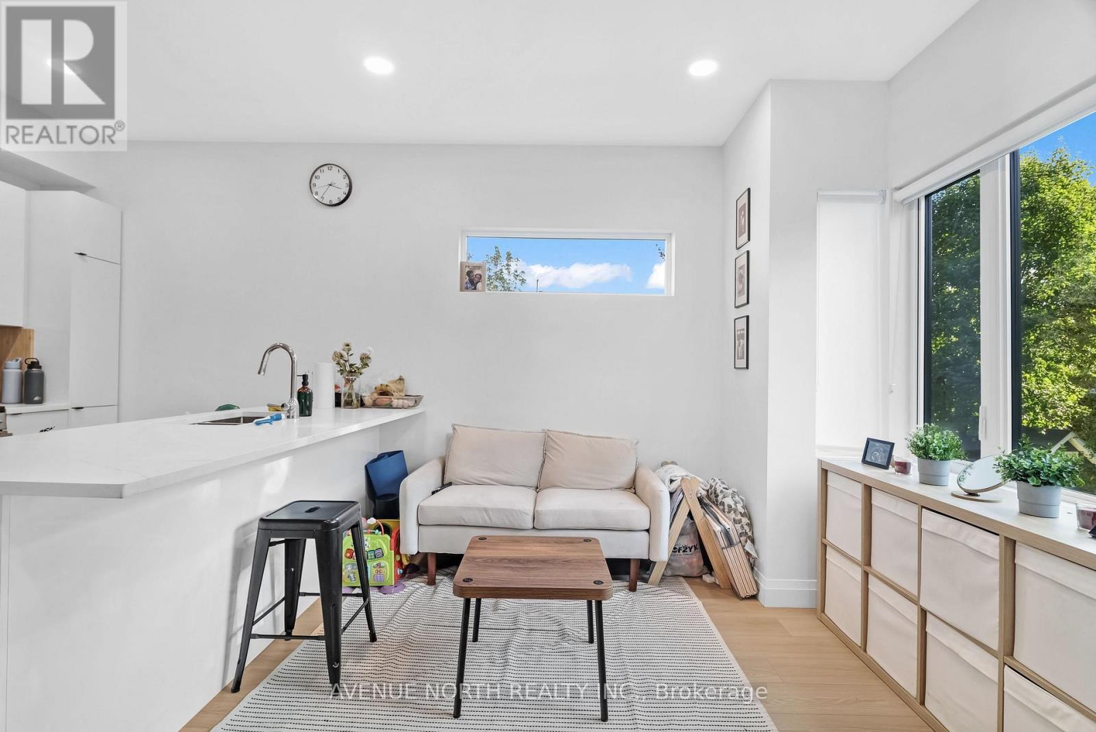 301 - 368 Tweedsmuir Avenue, Ottawa, Ontario  K1Z 5N4 - Photo 4 - X12435434
