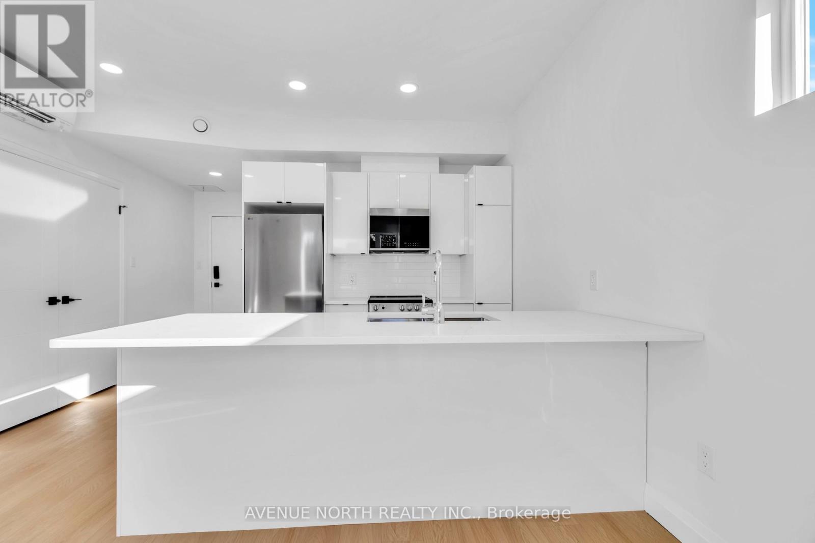 301 - 368 Tweedsmuir Avenue, Ottawa, Ontario  K1Z 5N4 - Photo 6 - X12435434