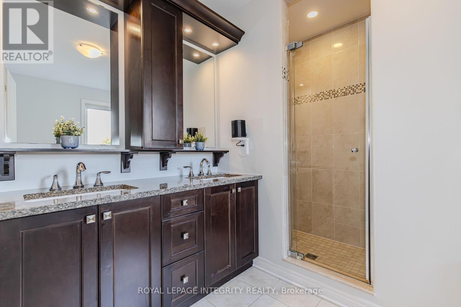 206 Ancaster Avenue, Ottawa, Ontario  K2B 5B3 - Photo 15 - X12435437