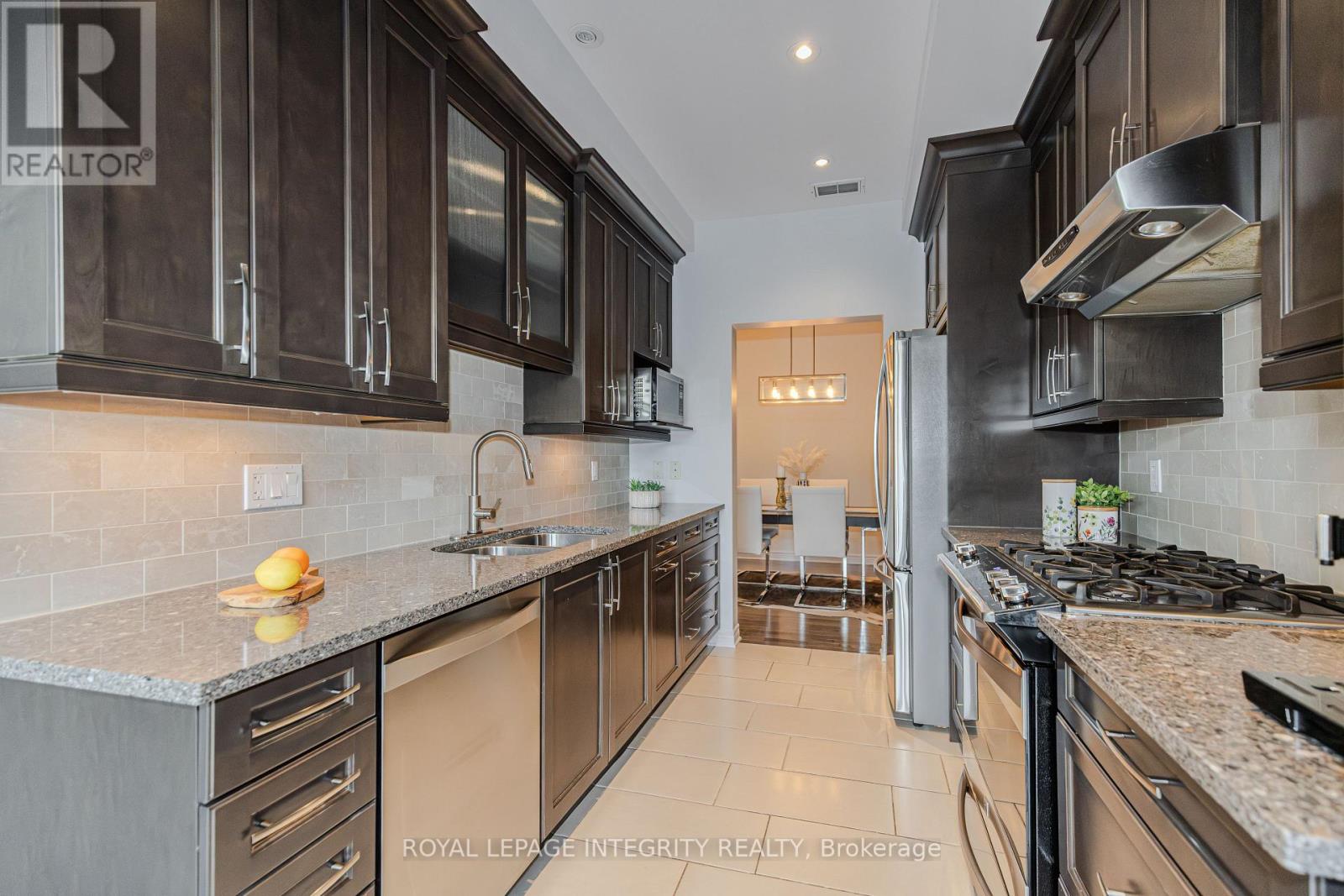 206 Ancaster Avenue, Ottawa, Ontario  K2B 5B3 - Photo 6 - X12435437