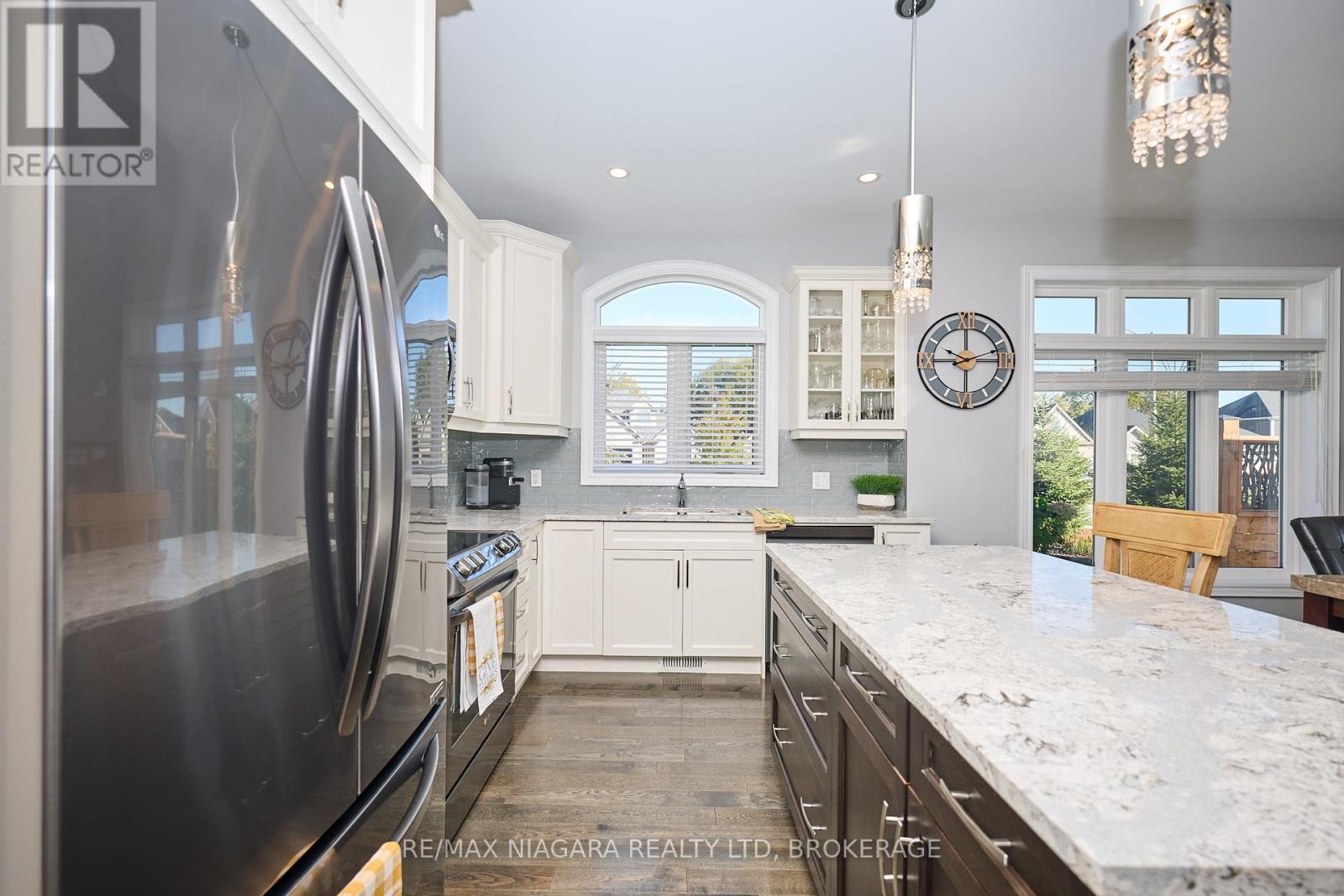4049 Village Creek Drive, Fort Erie, Ontario  L0S 1S0 - Photo 14 - X12435395