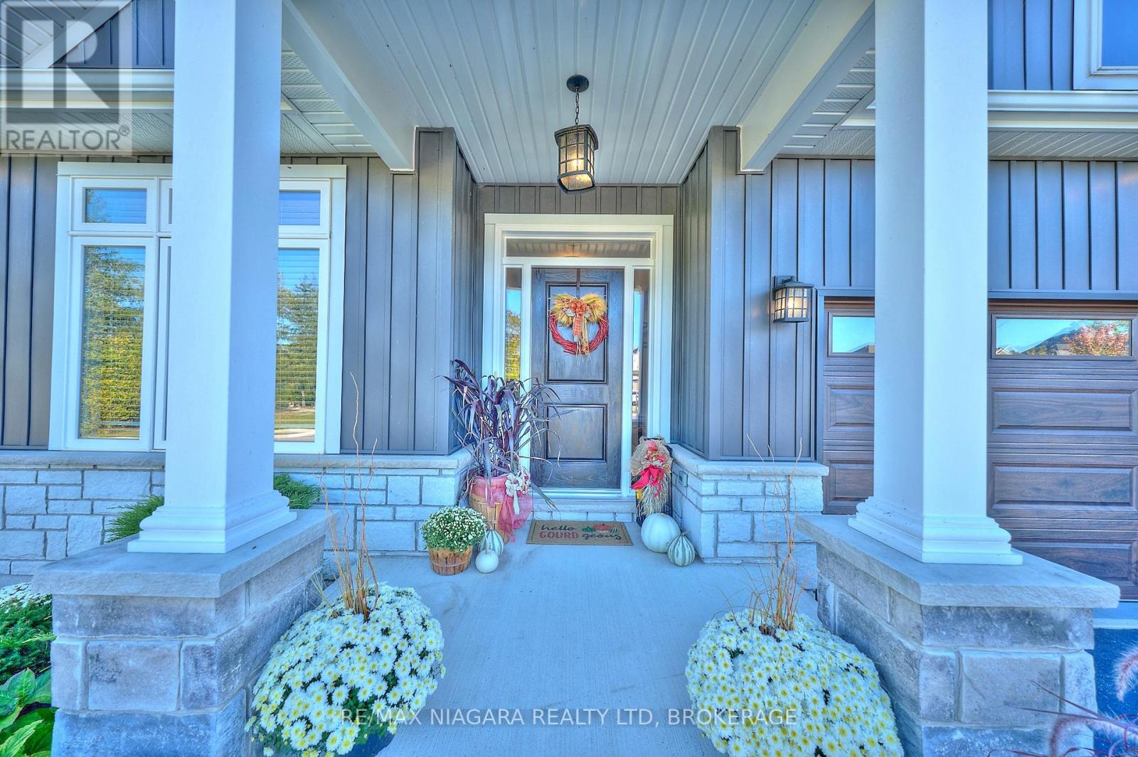 4049 Village Creek Drive, Fort Erie, Ontario  L0S 1S0 - Photo 2 - X12435395