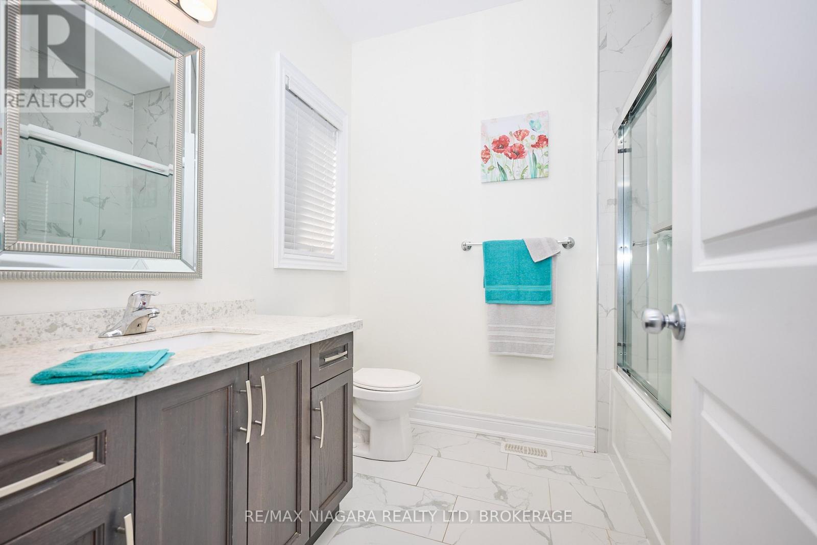 4049 Village Creek Drive, Fort Erie, Ontario  L0S 1S0 - Photo 20 - X12435395