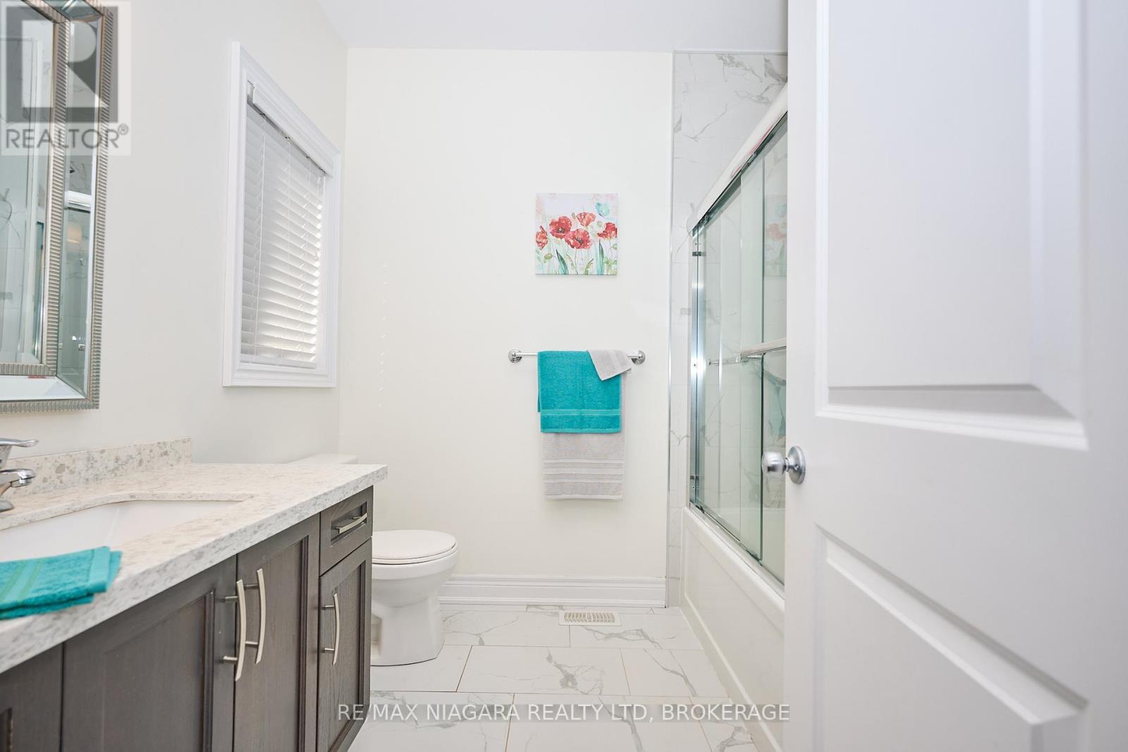 4049 Village Creek Drive, Fort Erie, Ontario  L0S 1S0 - Photo 21 - X12435395