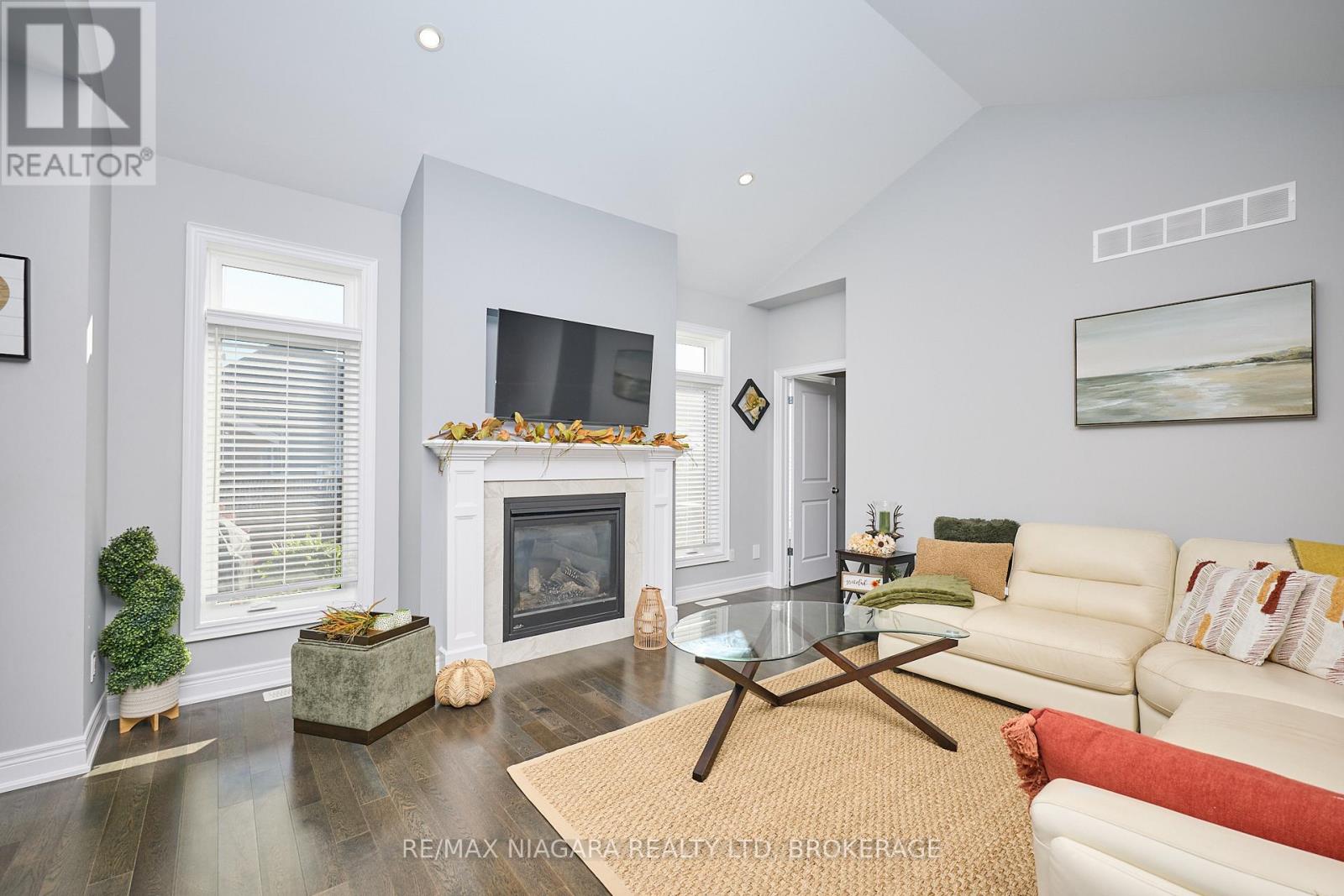4049 Village Creek Drive, Fort Erie, Ontario  L0S 1S0 - Photo 8 - X12435395