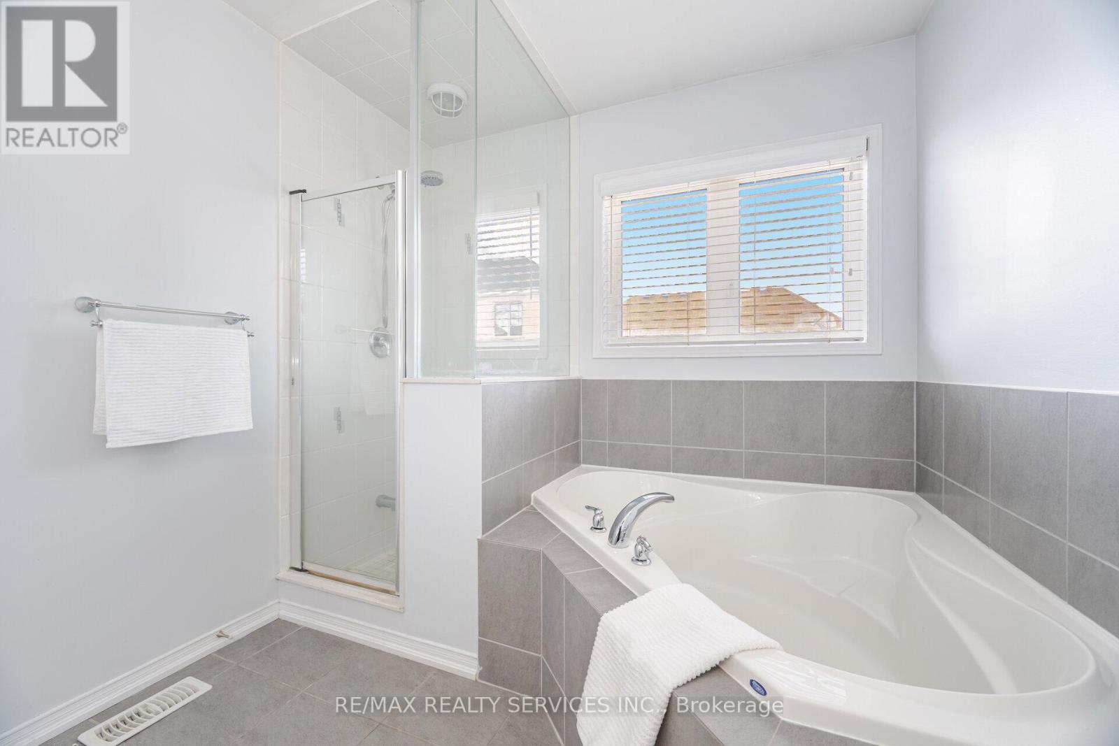162 Sussexvale Drive, Brampton, Ontario  L6R 3R2 - Photo 27 - W12435367