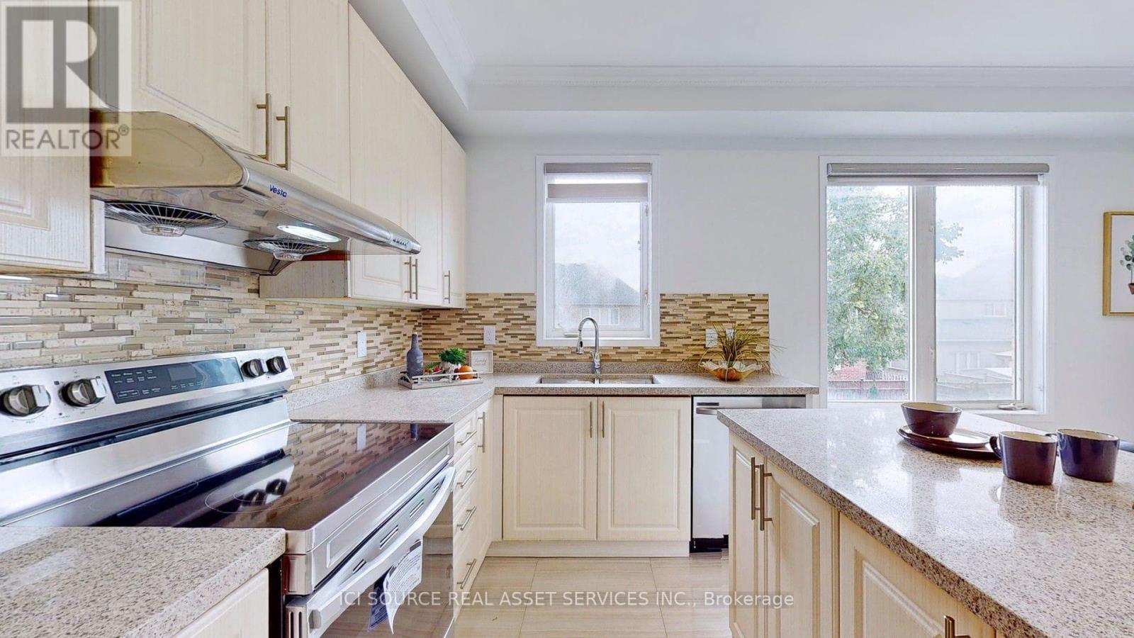 3356 Southwick Street, Mississauga, Ontario  L5M 7L5 - Photo 11 - W12435375