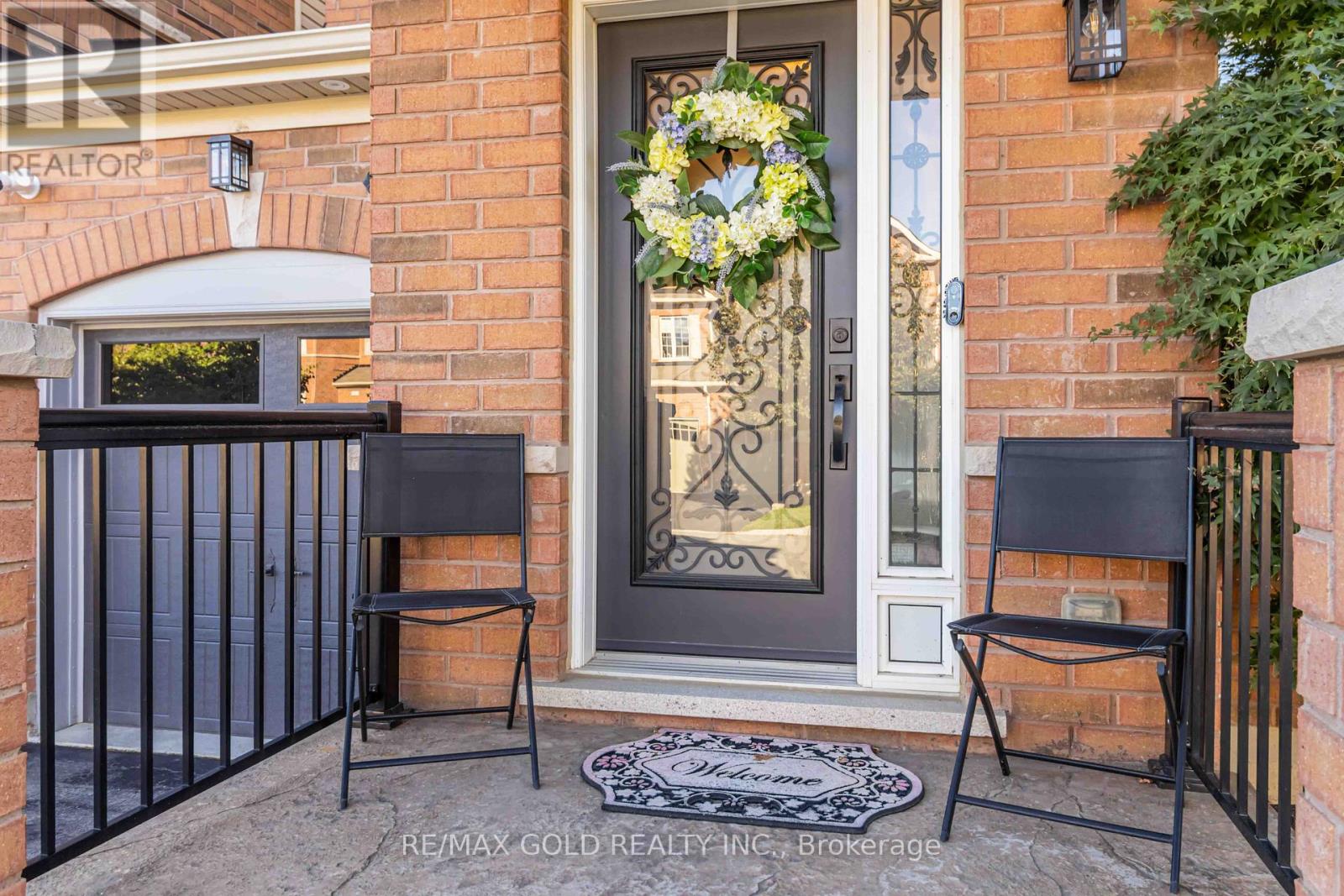 110 Kempenfelt Trail, Brampton, Ontario  L7A 0Z9 - Photo 4 - W12435376