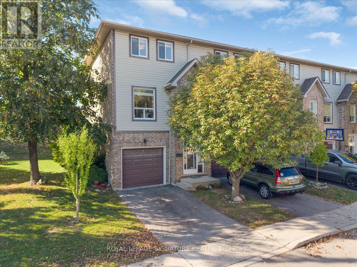 11 - 384 LIMERIDGE ROAD E, Hamilton, Ontario