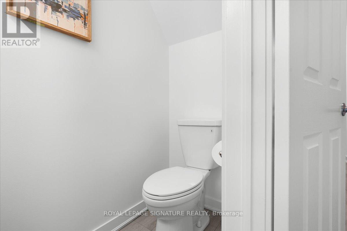 11 - 384 Limeridge Road E, Hamilton, Ontario  L9A 2S7 - Photo 12 - X12435340