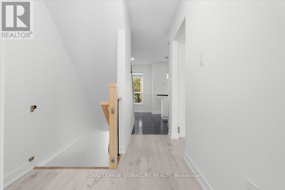 11 - 384 Limeridge Road E, Hamilton, Ontario  L9A 2S7 - Photo 13 - X12435340