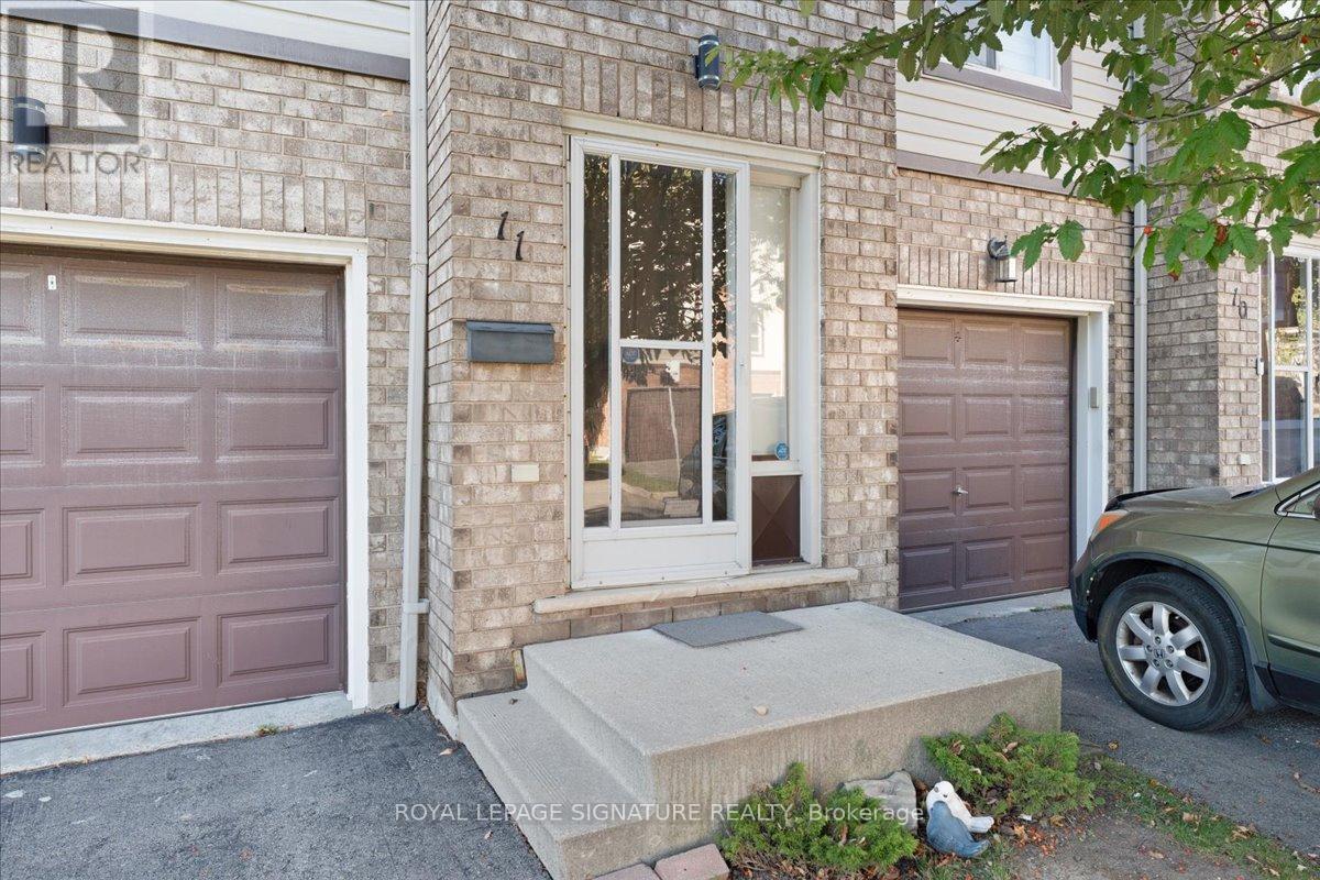 11 - 384 Limeridge Road E, Hamilton, Ontario  L9A 2S7 - Photo 2 - X12435340