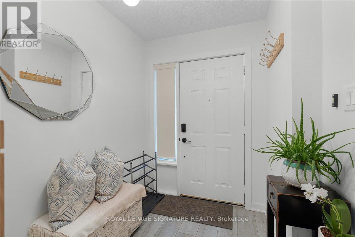 11 - 384 Limeridge Road E, Hamilton, Ontario  L9A 2S7 - Photo 4 - X12435340