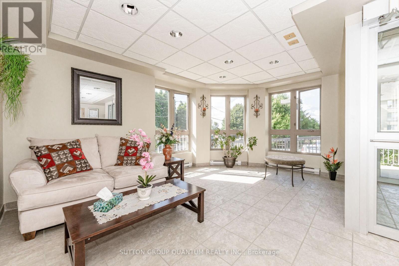 313 - 56 Kerman Avenue S, Grimsby, Ontario  L3M 0A1 - Photo 4 - X12435348