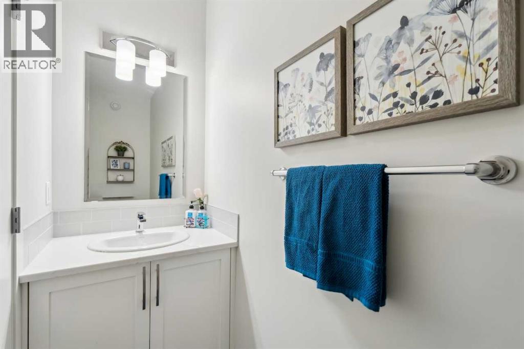 210 Vantage Drive, Cochrane, Alberta  T4C 3G5 - Photo 4 - A2260116