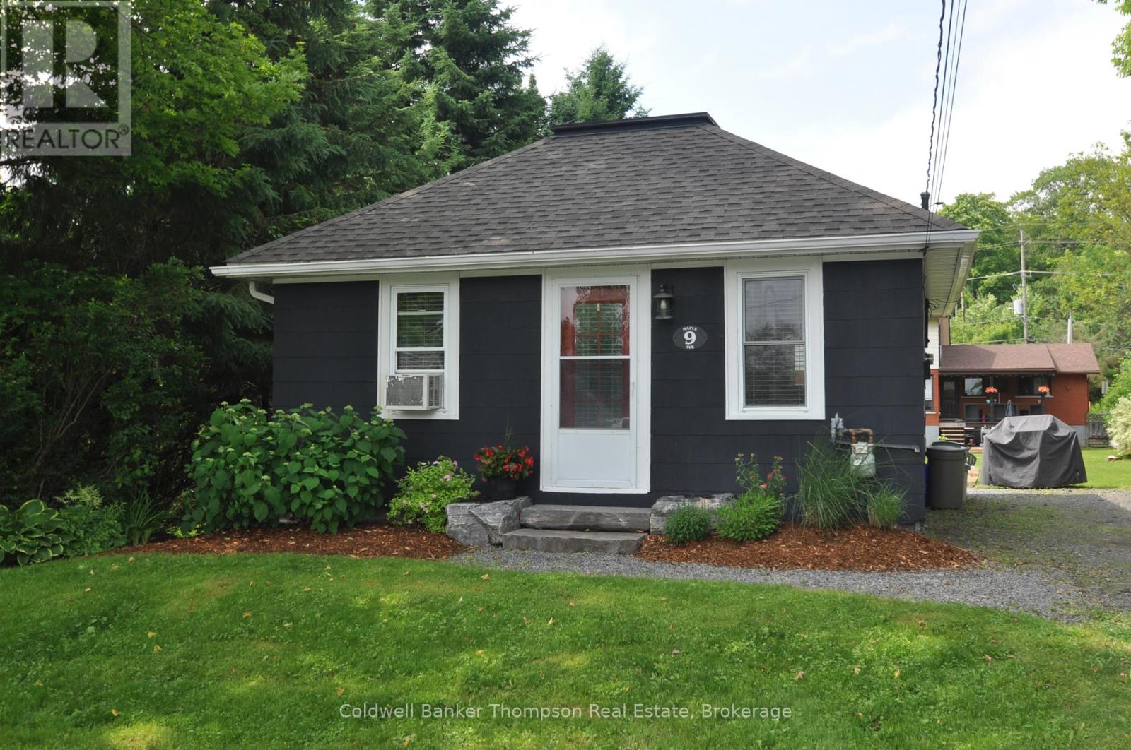 9 Maple Avenue, Huntsville, Ontario  P1H 1H2 - Photo 1 - X12408489