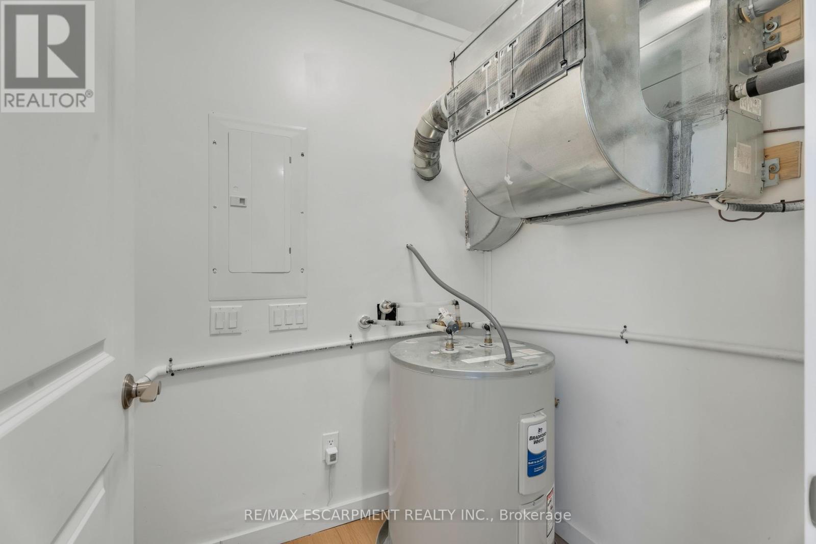 B - 133 Durham Street, Port Colborne, Ontario  L3K 1E1 - Photo 14 - X12435234