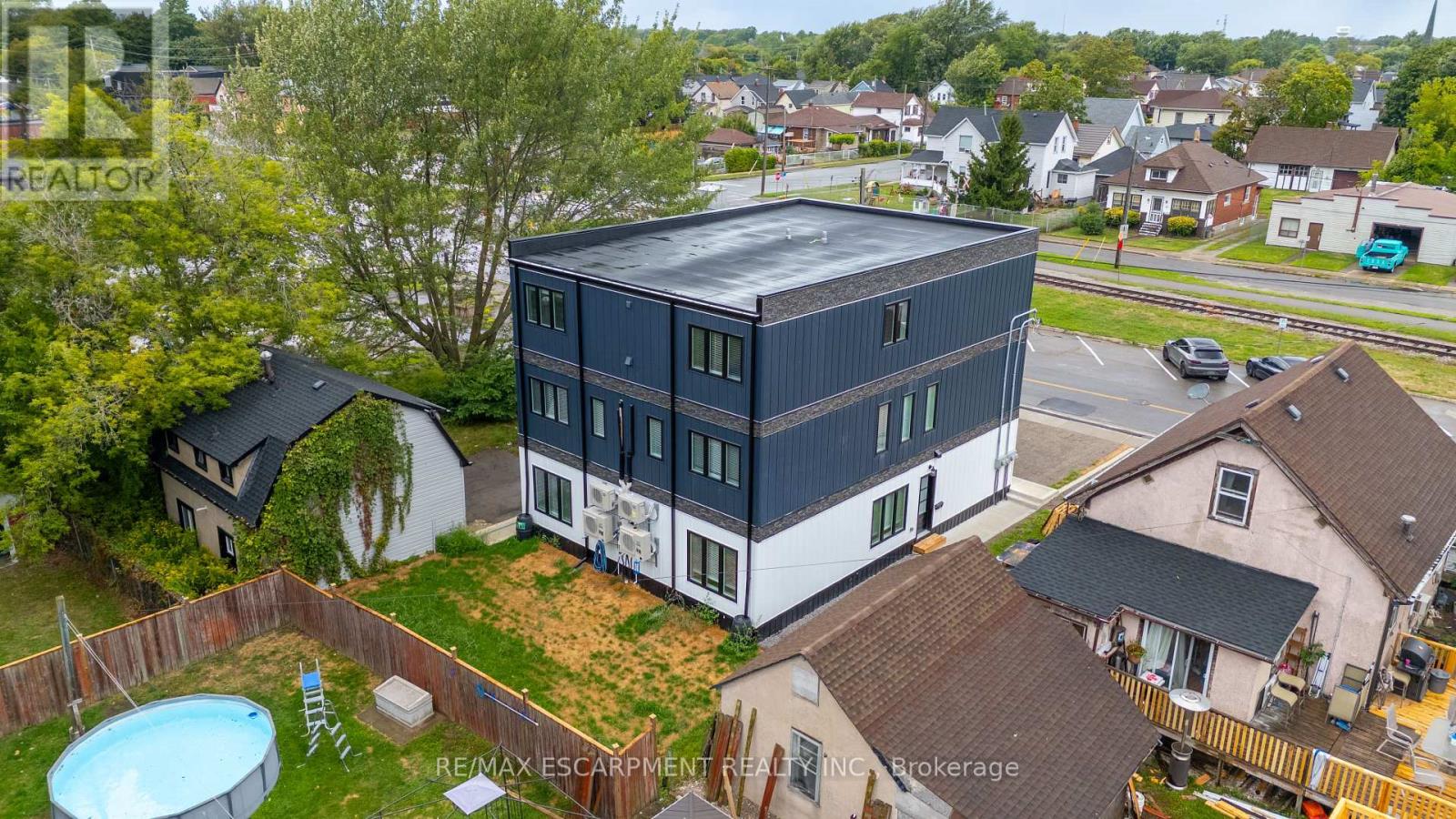 B - 133 Durham Street, Port Colborne, Ontario  L3K 1E1 - Photo 18 - X12435234