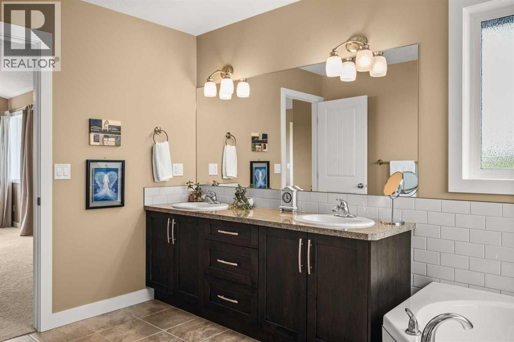 653 West Highland Crescent, Carstairs, Alberta  T0M 0N0 - Photo 36 - A2239470
