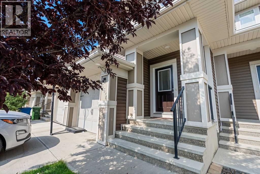 665 Hillcrest Road Sw, Airdrie, Alberta  T4B 4C7 - Photo 2 - A2257131