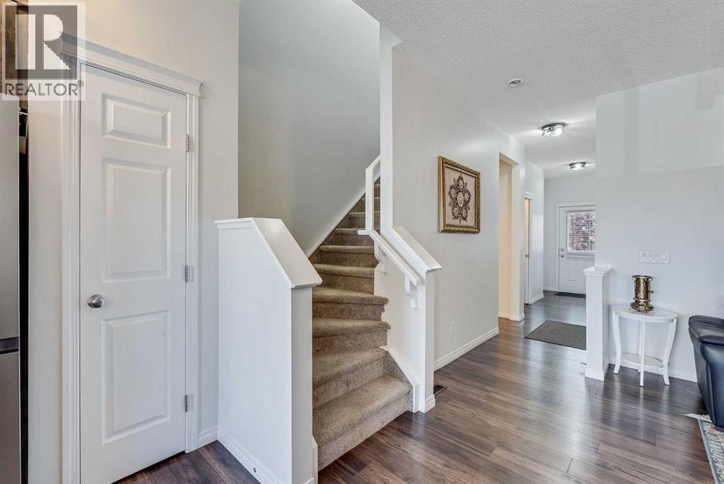 665 Hillcrest Road Sw, Airdrie, Alberta  T4B 4C7 - Photo 4 - A2257131