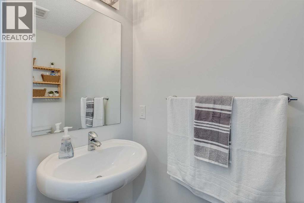 665 Hillcrest Road Sw, Airdrie, Alberta  T4B 4C7 - Photo 13 - A2257131