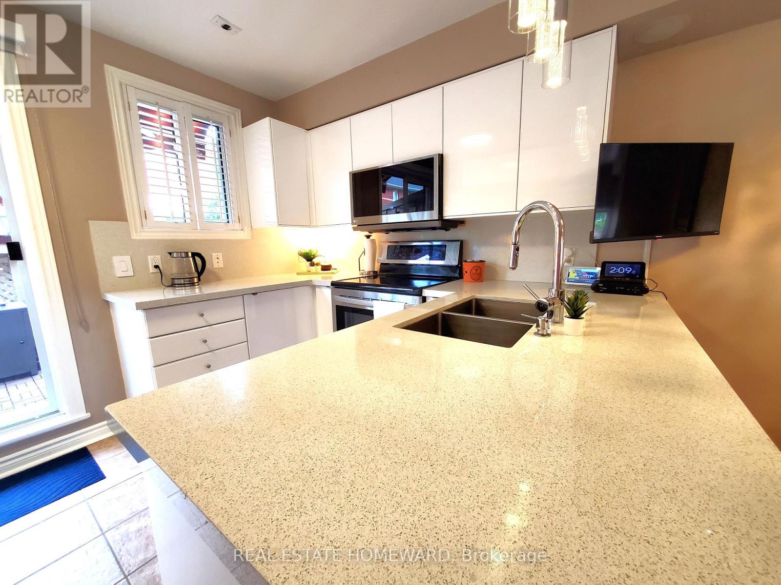 257 Milan Street, Toronto, Ontario  M5A 4C3 - Photo 6 - C12435424