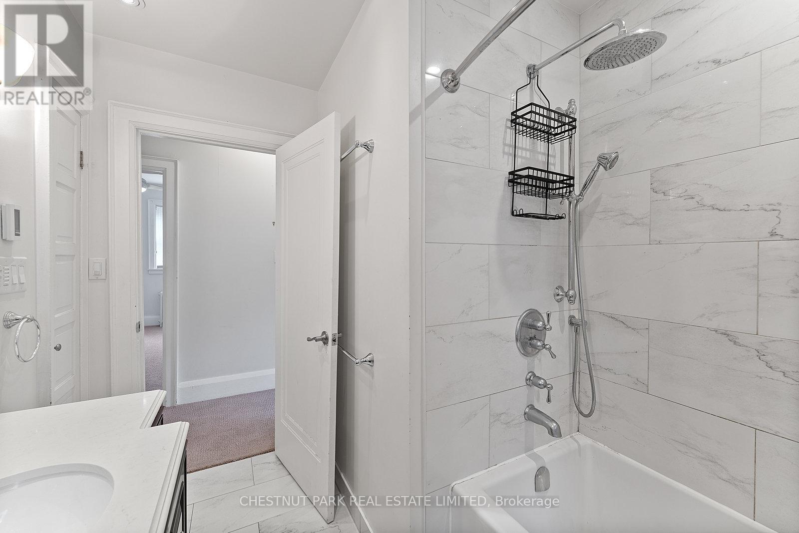 Upper - 472 Oriole Parkway, Toronto, Ontario  M5P 2H8 - Photo 18 - C12435470