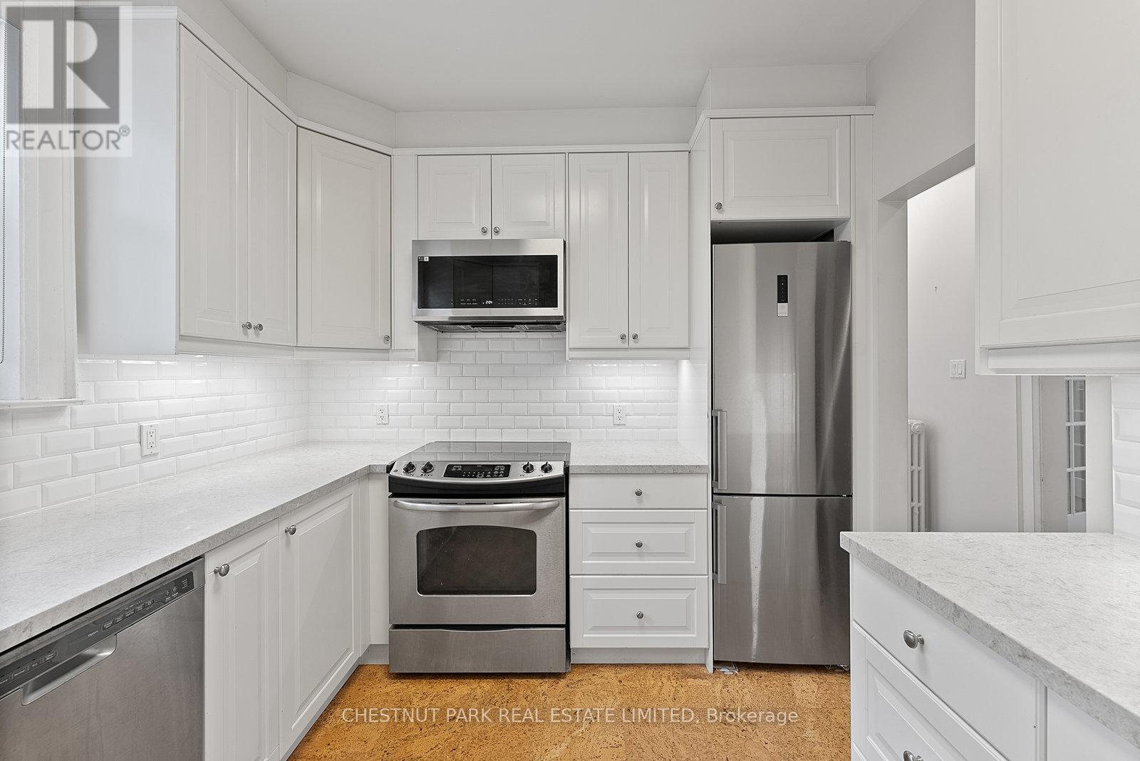 Upper - 472 Oriole Parkway, Toronto, Ontario  M5P 2H8 - Photo 7 - C12435470