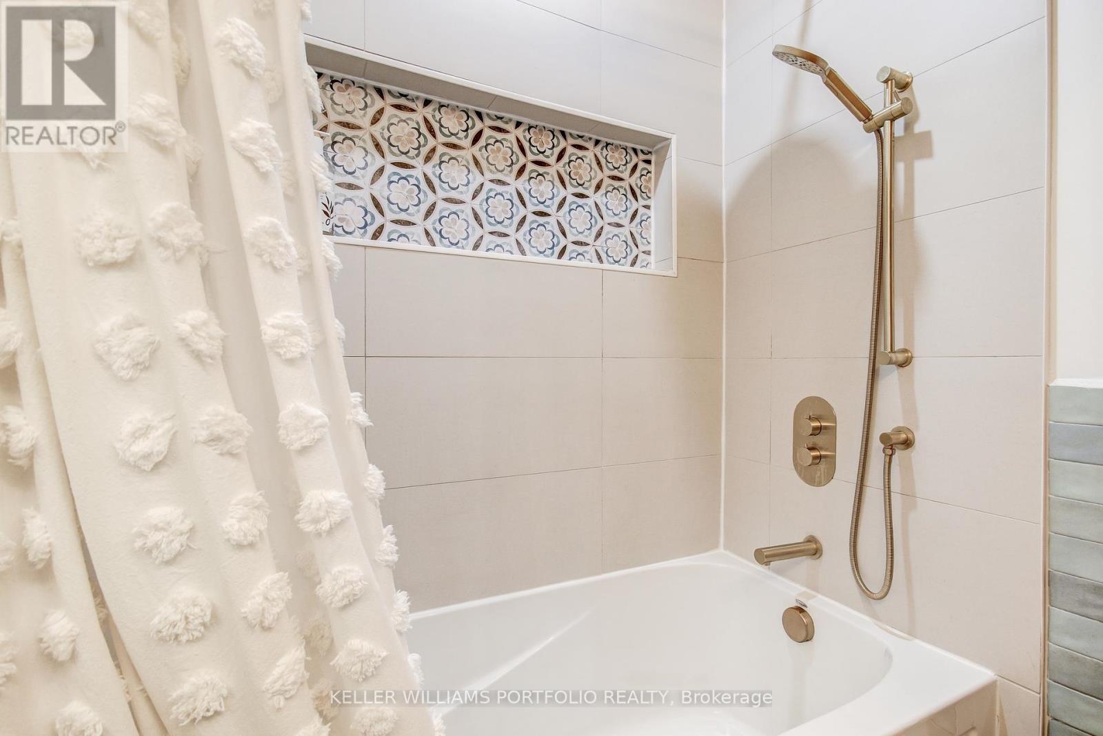 108 Clovelly Avenue, Toronto, Ontario  M6E 2E6 - Photo 18 - C12435490