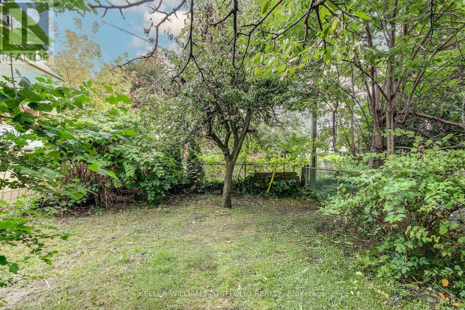 108 Clovelly Avenue, Toronto, Ontario  M6E 2E6 - Photo 22 - C12435490