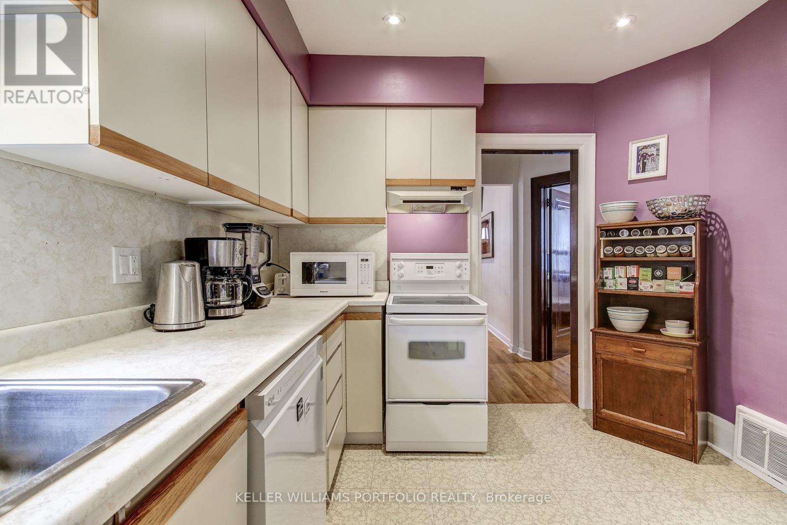 108 Clovelly Avenue, Toronto, Ontario  M6E 2E6 - Photo 8 - C12435490