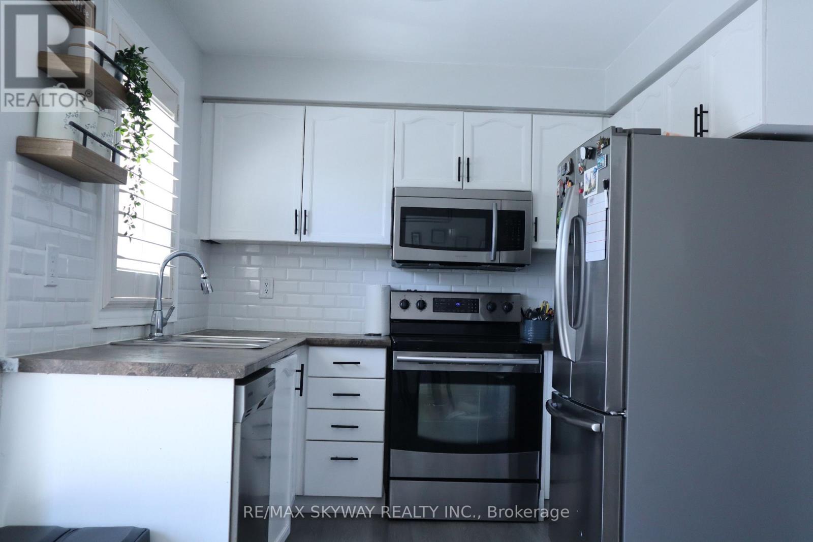 10 Elephant Hill Drive, Clarington, Ontario  L1C 4M5 - Photo 11 - E12435428