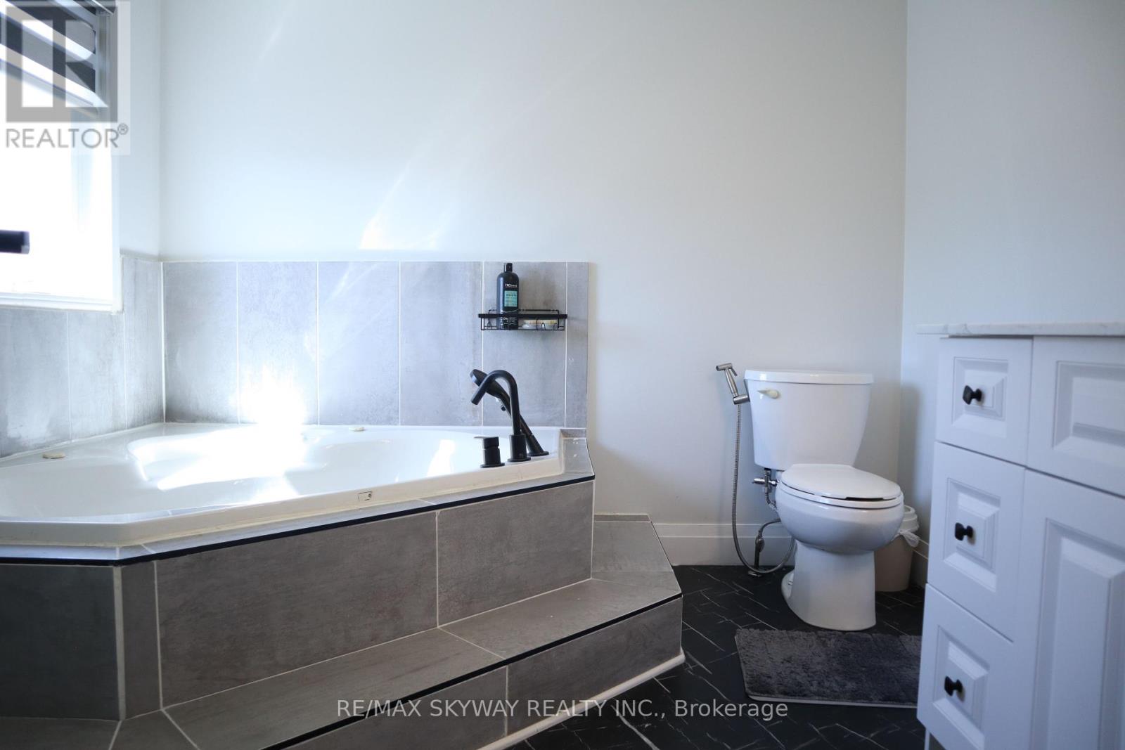 10 Elephant Hill Drive, Clarington, Ontario  L1C 4M5 - Photo 17 - E12435428