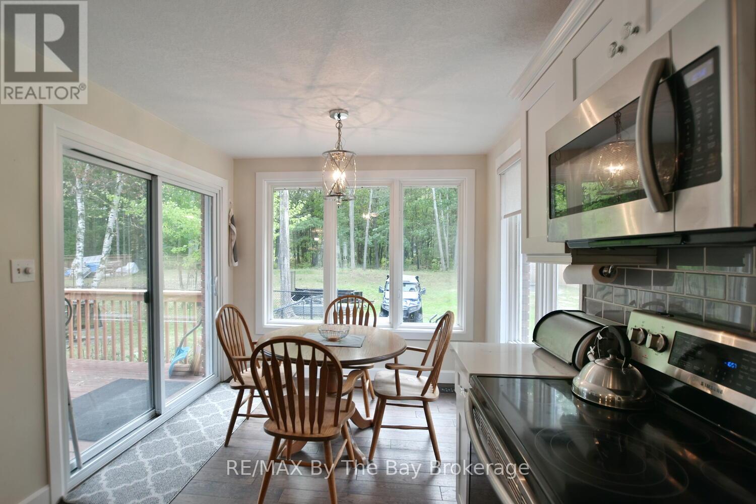 185 Oxbow Park Drive, Wasaga Beach, Ontario  L9Z 2V7 - Photo 13 - S12435508