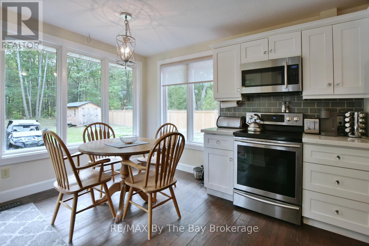 185 Oxbow Park Drive, Wasaga Beach, Ontario  L9Z 2V7 - Photo 14 - S12435508