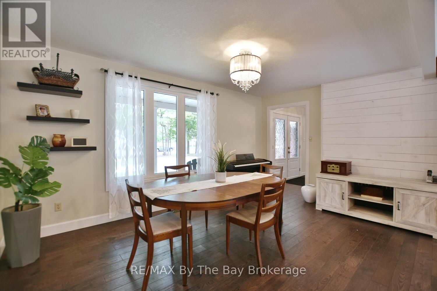 185 Oxbow Park Drive, Wasaga Beach, Ontario  L9Z 2V7 - Photo 17 - S12435508