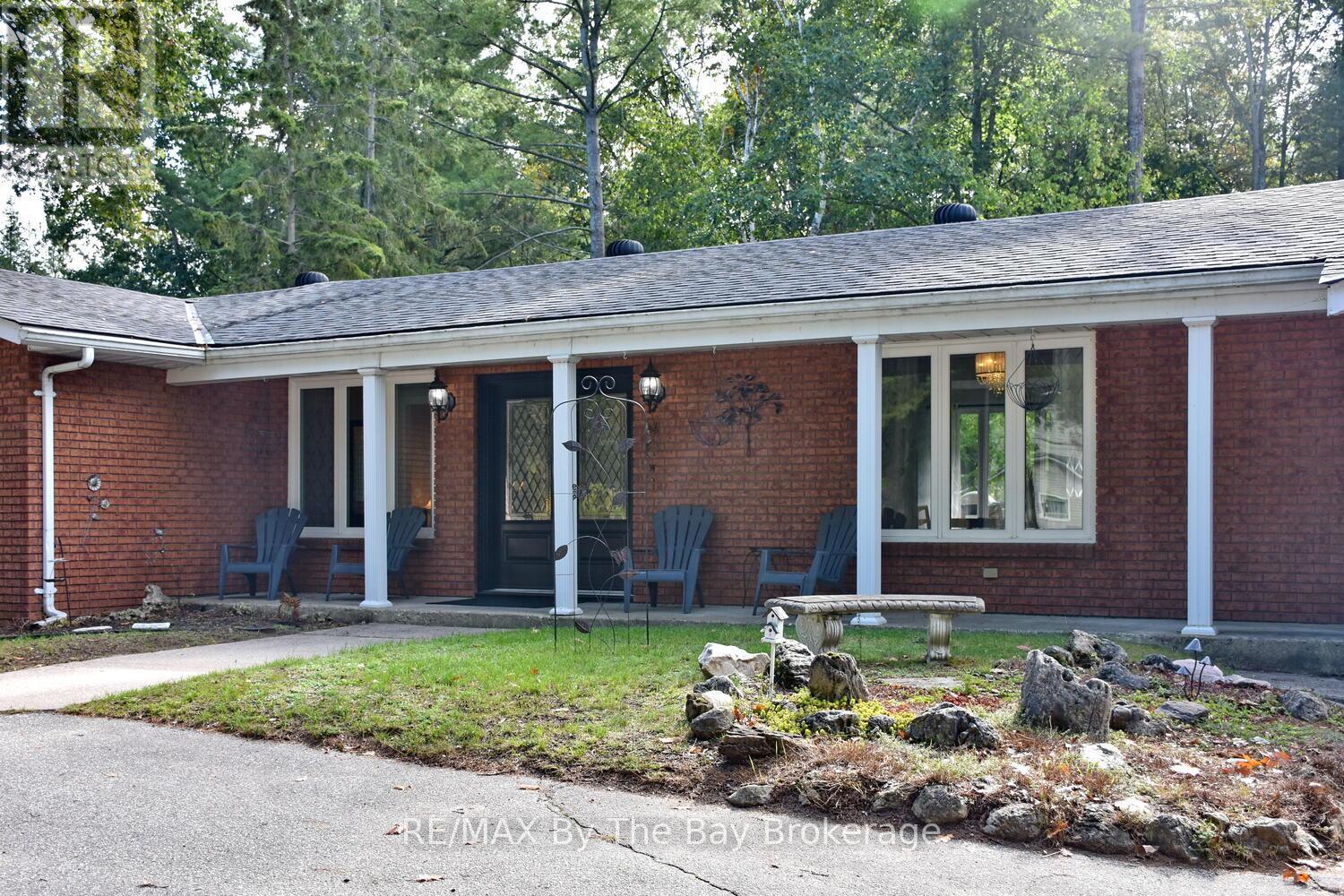 185 Oxbow Park Drive, Wasaga Beach, Ontario  L9Z 2V7 - Photo 2 - S12435508