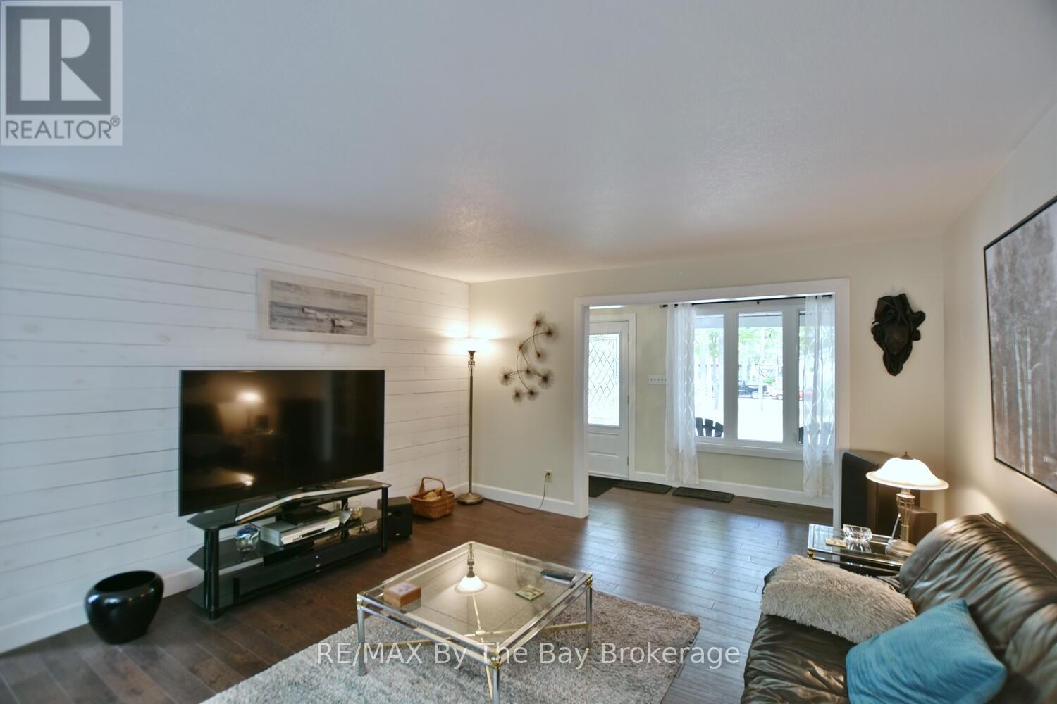 185 Oxbow Park Drive, Wasaga Beach, Ontario  L9Z 2V7 - Photo 21 - S12435508