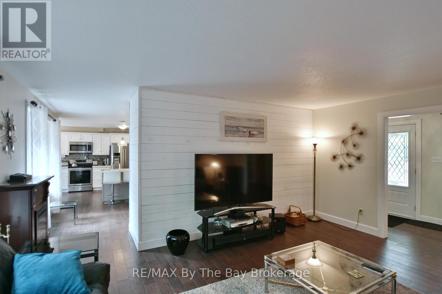 185 Oxbow Park Drive, Wasaga Beach, Ontario  L9Z 2V7 - Photo 22 - S12435508